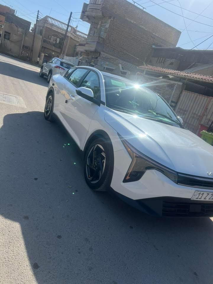 السلام عليكم 
كيا K4 للبيع 2025 فول مواصفات 
وارد امريكي حادثه تخريب كسر بالدعاميه من جوه بدون ايرباك بدون شاصي بدون صبغ بدون لغد مكفوله من كلشي 
بيه البراغي مال قبق ولفات مفتوح البراغي مالته فقط 
سونار موجود بالصور
مواصفاته 
بصمه و وبصمه ابواب 
اناره ترحيب عند الاقتراب من السياره
تشغيل عن بعد
صندوق ذكي يفتح عند الاقتراب من السياره
بنروما
رادار امامي وجانبي
لايت لد 
كشنات جلد 
الكشنات الاماميه تدفئه + المقود تدفئه
شاشه اصليه وكامرا اصليه
شاشه كاربلي
شاحن واير ليس
سايد بريك بصمه
تحكم مقود كامل 
وبعد المواصفات المعروفه بال K4
مكان السياره بغداد حي الجامعةً
للاستفسار اكثر الاتصال 
***********
