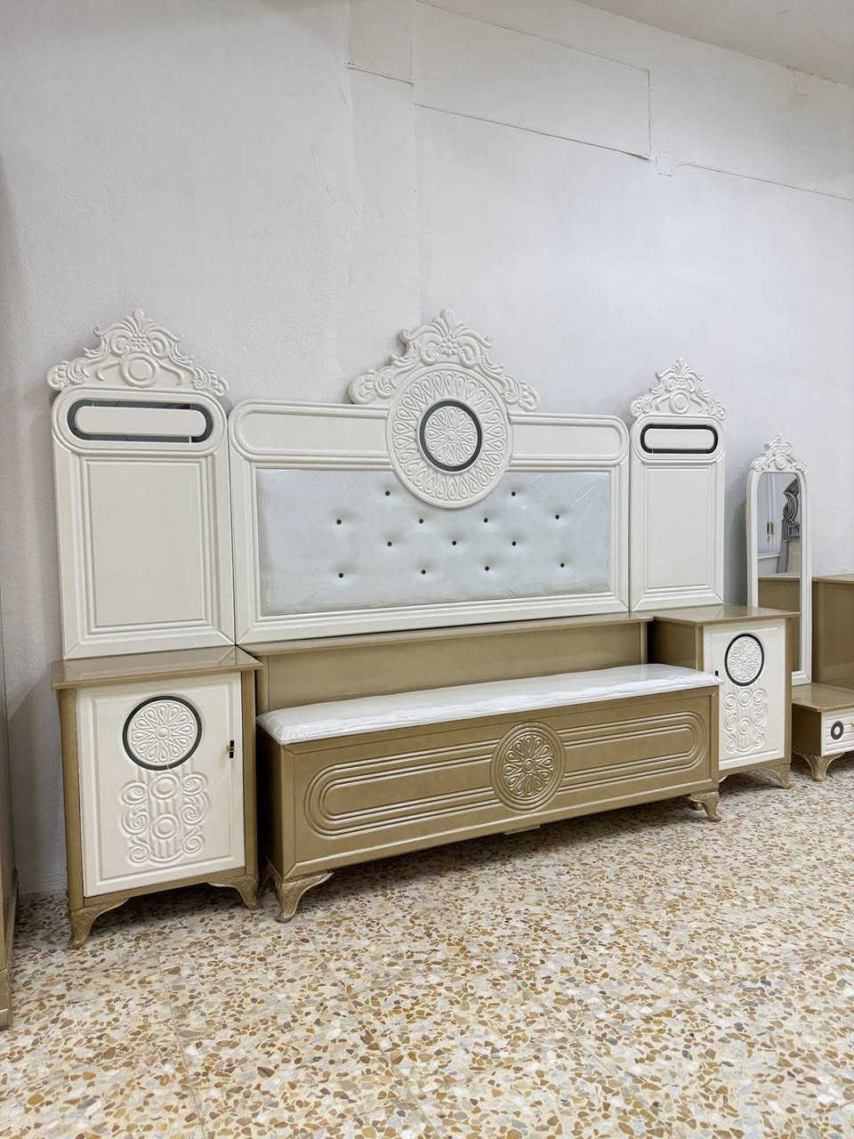 السعر مليون و 600 فقط 
*********** للحجز والاستفسار الاتصال على الرقم الموجود 
يتوفر لدينا توصيل كل محافظات العراق
