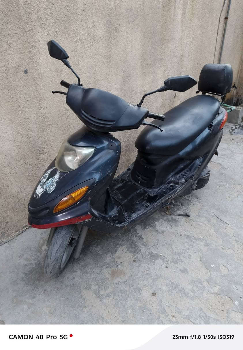 سلام عليكم دراجة (دولفين) للبيع كلشي شغال بيهة اي نقص ما بيهة شلعة باتري جديد اي نقص ما بيهة سعر375بيهة مجال مكان بغداد الزعفرانية 
التواصل***********
