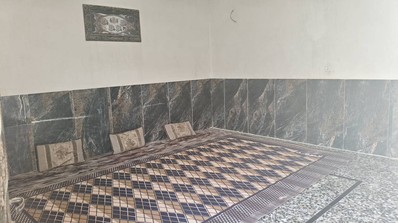 بيت للبيع الدسيم السيطره الرئيسيه قريب ع الشارع موقع مميز بناء حديث 160 متر 
***********

