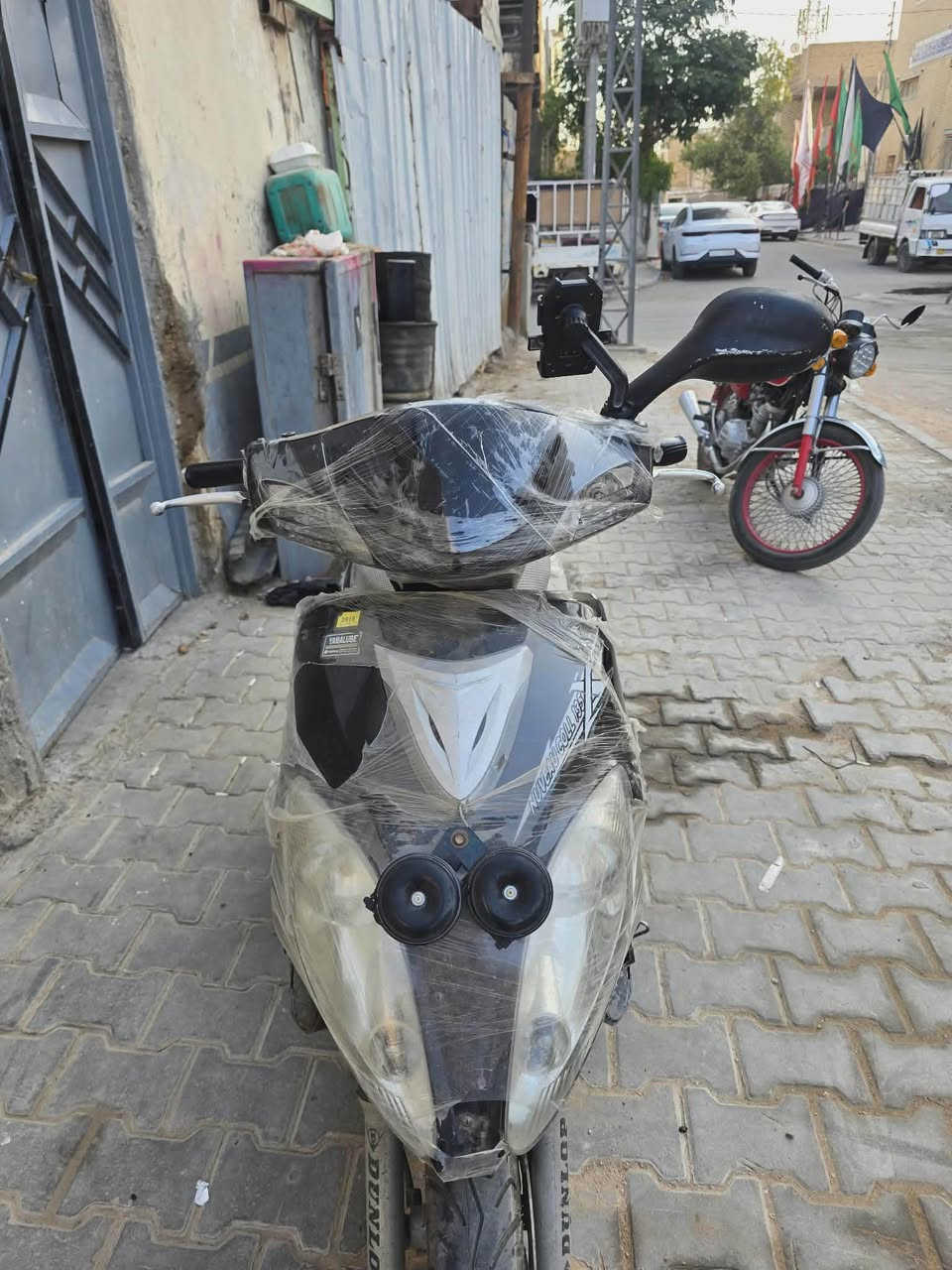 دراجة نارية سيامgtمن نوع سكوتر (Scooter) بيع مستعجل دراجه نضيفه  كامله من كلشي اشاير لايت زنون دبلات امامي وخلفي كلجات مرتبه ونضيفه زوج تاير باكستاني شرط   الدراجه ع هاي وضعيتهه شلعتهه فول ومرتبه شرط الفحص السعر 300وبي مجال الرقم *********** النجف, العراق
