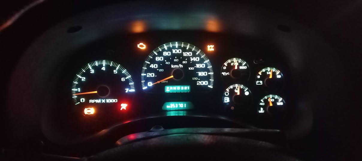 أدوات بدون كص بلايزر ٢٠٠٨
محرك بلادي قبق اسود
غرفه نضيفه جدا 
حاكيه
كهربائيات كل شغاله
كشن كهربائي
لايت زراق 
السعر ٣٩
***********
