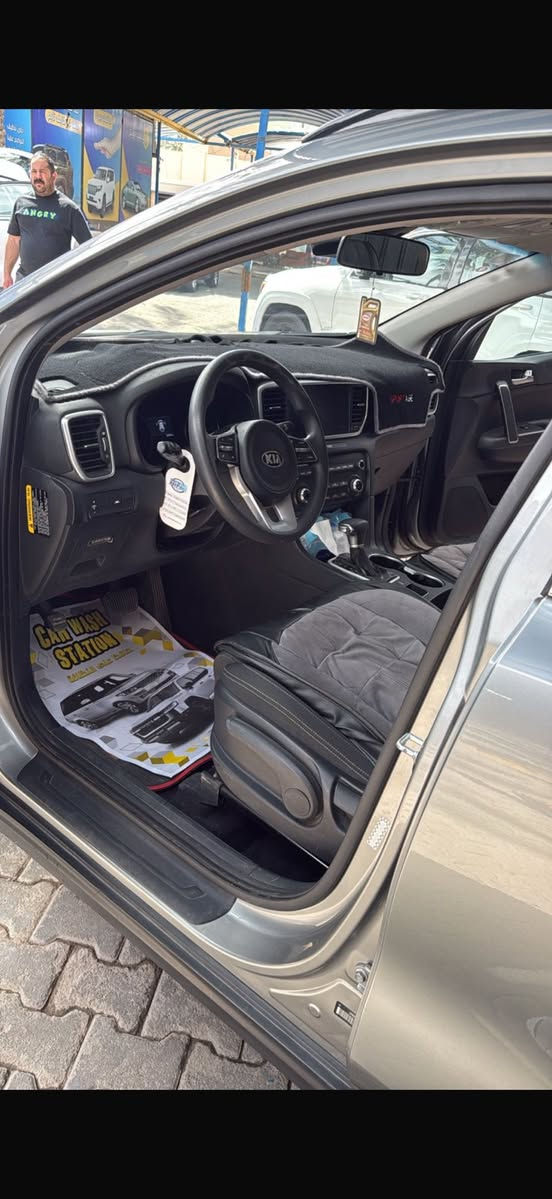 السلام عليكم ورحمه الله
للبيع كيا سبورتج 2021 وارد امريكي فئة ( S ) 

السياره  ماشيه 67000  كليو  

المحرك GDI (2400) 

المواصفات :- 

قطعتين تبريد 

بجم (لايت) زنون 

تحكمات ستيرن جهتين 

ويل كب

شاشه كبيره

كامره

نضام (سبورت -عادي- ايكو)

مانع انزلاق 

كروز سرعه

مود جبلي

فور ويل 

تخم تايرات جديد 

السيارة رقم بغداد 

18,000$ وبيها مجال لشراي 

حادثها جنطه خلفي  

 

ورش بلباب خلفي 

 كير محرك مكفوله منظومه تبريد جديد 

سياره موجوده بلسيديه 

موجود بس واتس او اتصال 

***********
