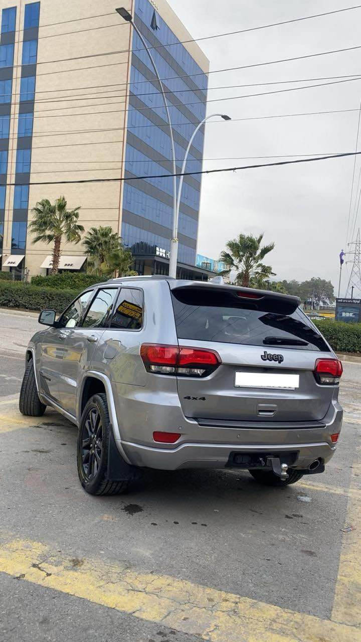 jeep grand cherokee black top 2021 
بو فروتنێ سیارە پاقژە بێ مصرەفە هەمی ب شەرت 
بەس جمەلوغێ سایقی صبغە بێ داخلی ب شەرت 
سیارە 52000 mil ماشیە
سیارە سینگ و پشت رادارە و سیارە دەبلە صندوق شەفتە وسیارە شغالەو کوشن و ستیرن هیتەرن سیارە گەلەکاپاقژە    
دهوک / ***********
سعر /270 ورقە و مجال دهوك, العراق
