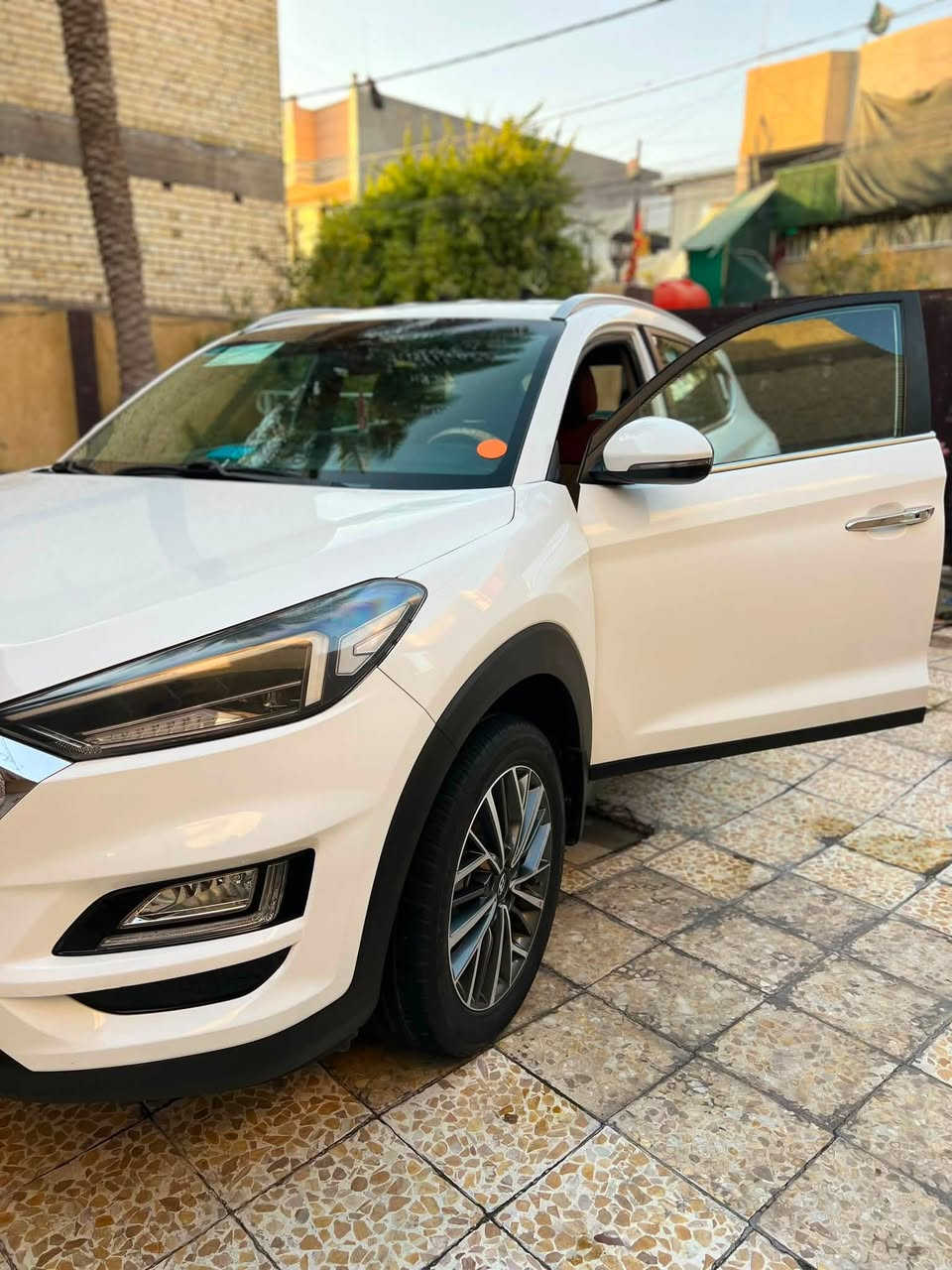 توسان للبيع ماشية83 الف مديل2019 فول مواصفات ما عدا الفتحة 1/1 سيارة مكفولة من الصبغ و التبديل بيها فقط بارد بل صندوك خفيف

***********

 سيارة ب اسمي تحويل ثاني يوم سعرها 190 وبيها مجال سيارة جديدة استخدام شخصي
