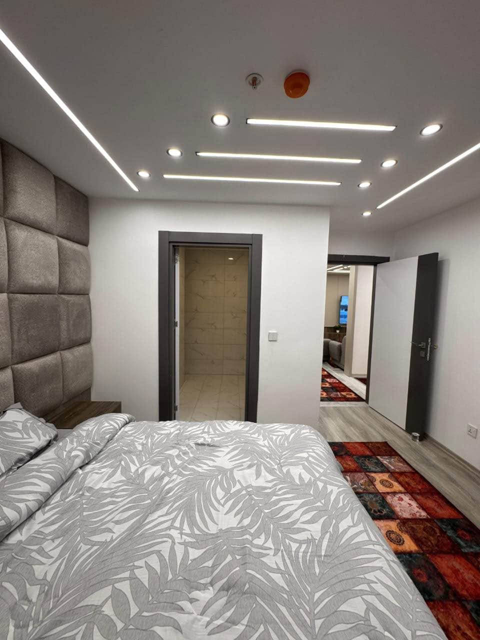 شقة للبيع او ايجار
ارقي منطقة في اربيل في مربع ذهبي لايف تاور
‏Life Tower
المساحة:١٧٣ 
ثلاث غرف نوم 
أثاث سفر ممستعمل
للسفسار او مزيد من المعلومات 
*********** واتساب موجود أربيل, العراق
