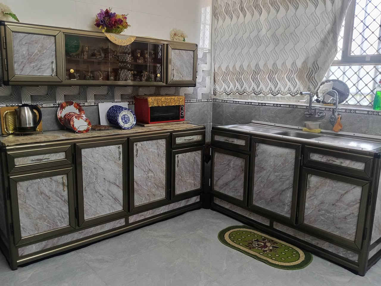 السلام عليكم للبيع كاونتر قطعتين قياس 2متر+ سنك 1/70 متر حطاطه نضيف المكان الطارميه شارع التدبير السعر500 ا لشراي يتصل *********** غير متواجد على الفيس
