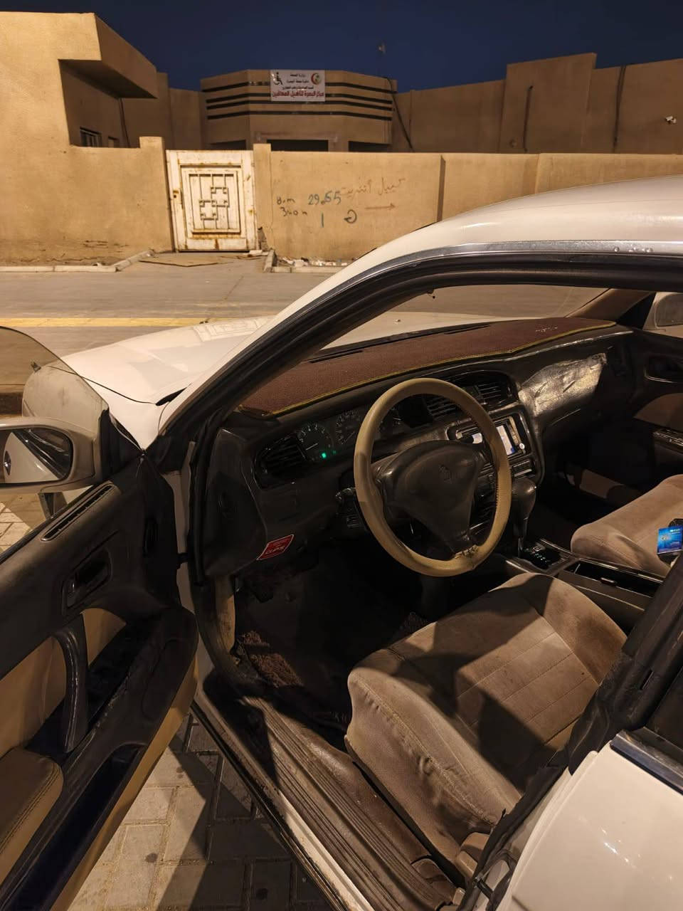 ‏السلام عليكم سياره بطه مديل 1992 السياره مكفوله من الكص والنقل سياره حلوه وجاهزه مكينه وكير حلوات تبريد شغال السعر ٦٥ المكان البصره  للاستفسار ***********
