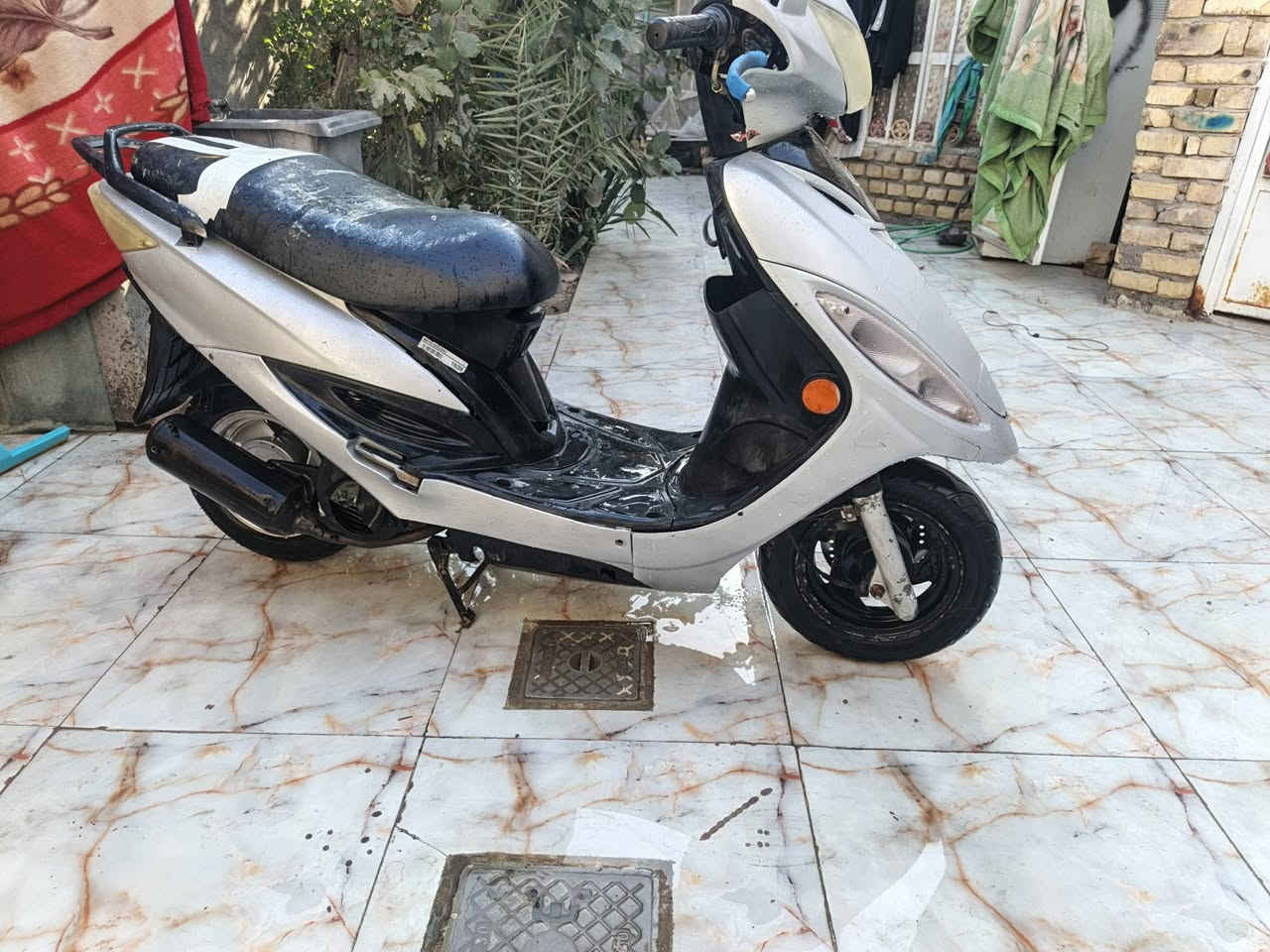 دراجه جي فور. جاهزه مابيها كل نقص شغاله سلف هندر. كهربائيات كامله 300 وبيها مجال ***********5
