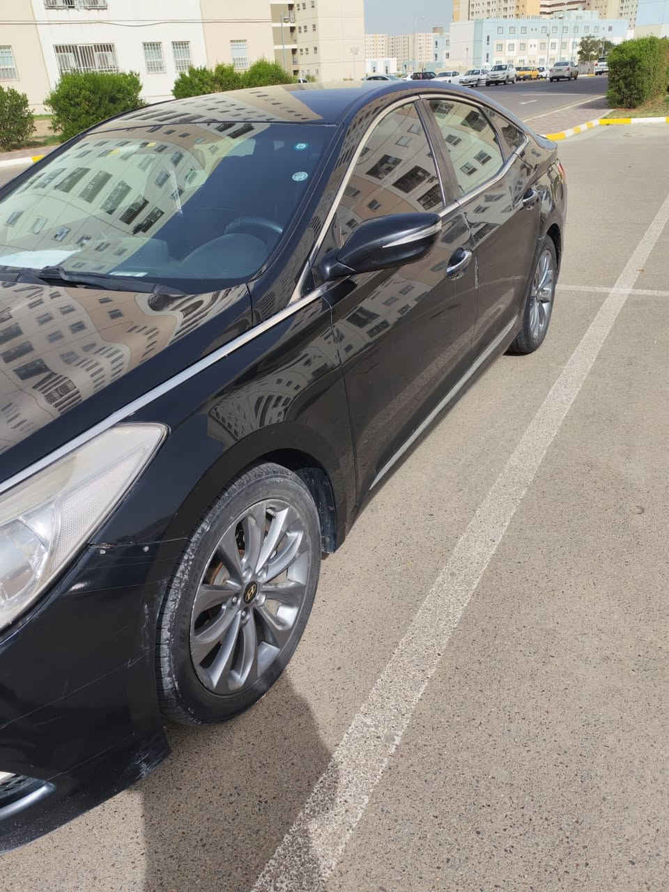 سلام عليكم ازيرا ٢٠١٢ خليجي
مكينه جديدة  كير جيد تبريد شغال رقم سليمانية
سونار جديد قبل يومين سويته موجود وية الصور والكشر شوف العين الصور هم جديدة 
السيارة خير من الله بيهة نواقص بسيطة 
مكان السيارة بغداد مجمع بسماية  ***********  الشراي يتصل
