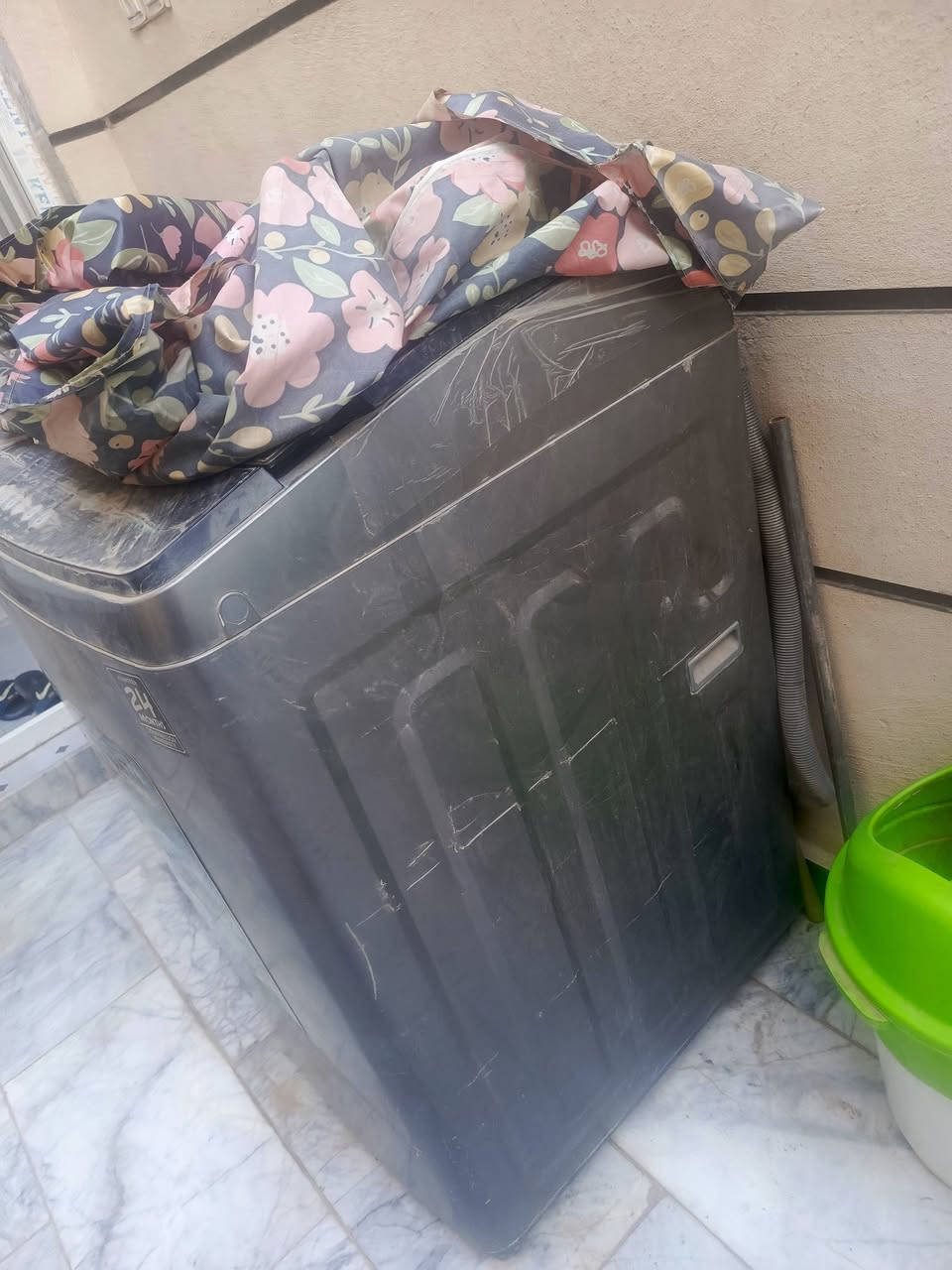 سلام عليكم غساله اوتماتيك جديده ونضيفه ومامشتغله هواي بيه فقط جامه لفوك مكسوره مكاني كربلاء ***********
