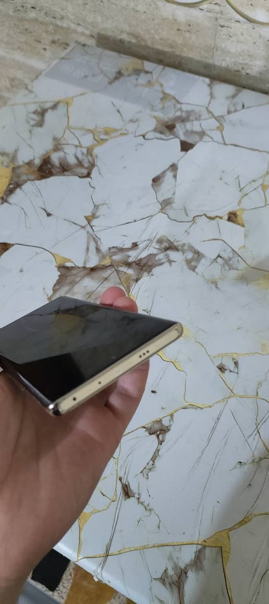 سلام عليكم. بدون توصيل مكان الجهاز بغداد اليوسفيه انفنكس نوت 40 برو للبيع فقط بدون مراوس بدون ملحقاات  مبدل شاشه اصليه سعرهه 80 الف.. سعر الجهاز 150 الف قفل لل استفسار واتس ***********
