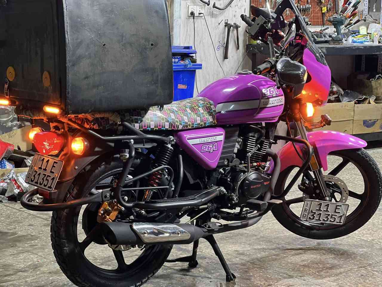 يا الله سلام عليكم دراجه دايوان مديل 23 A6الدراجه عليها إضافات خير من الله جامعه APK واقيه لكيز صندوك يحتوي على لد داخلي وخارجي و لايت زنون تحوير دسك خلفي بمكان البانز الدراجه جلاله وبلعافيه ع ياخذه اخت الزيرو عنواني بغداد الكراده (***********)
