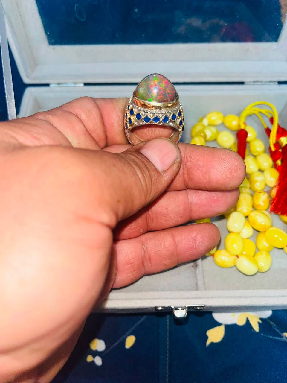 حجرالاوبال  الطبيعي بصياغه
المبدع باسم زاروكه. للتواصل
***********
