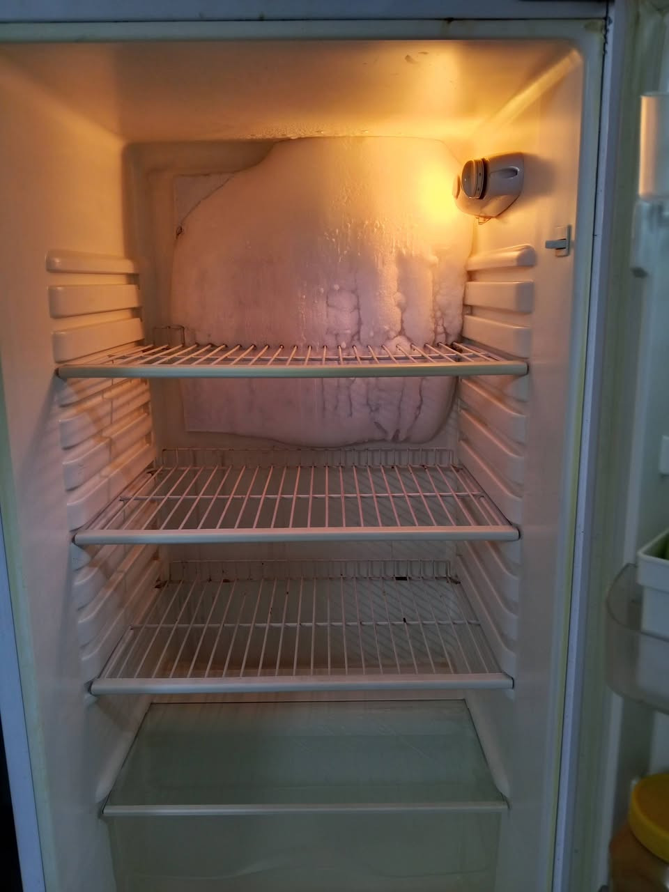 ثلاجه للبيع ***********
