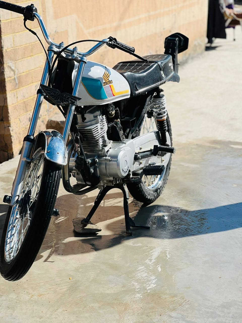 سلام عليكم دراجه للبيع موديل ٢٤ معمره ٢٥ مابي نقص أوراق كامل وياها ورقتين محركه سبانه ماطاخه نفس ماموضح بل صوره دراجه حلوه خير من الله السعر ٥٥٠ بي مجال بسيط


**إذا كنت صاحب هذا الإعلان وتريد حذفه لأي سبب، رجاءا أرسل رسالة إلى الدعم الفني**