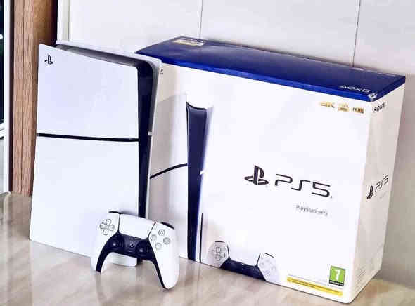 بلي 5 سلم اوربي واحد تيرا جوستكين 
مستخدم شهرين كامل ملحقاته الاصليه
نضيف مكفول من كلشي شرط الفحص
مع العاب بلجهاز تحتاج اشتراك بلاس 
السعر 575 الف وبي مجال قليل كلش 
بصره قضاء المدينه توصيل داخل البصره
للتواصل *********** اتصال وواتساب
