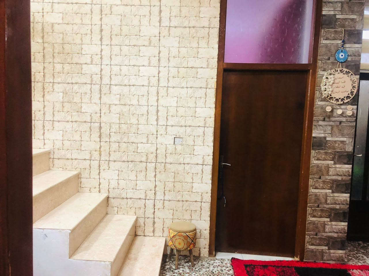 السلام عليكم...
بيت طابو زراعي سند ٢٥,,,,
مساحه.١٢٠م 
زوير قرب مشروع المي الثاني 
قريب على الشارع.
يحتوي على.٤غرف نوم غرفه بلطابق الارضي ٣غرف طابق الثاني مع صحيات.
صحيات عدد ٣,خارجيه وداخليه 
وهول واستقبال مطبخ منور واحد 
السعر ١١٥ بي مجال بسيط 
للاستفسار الاتصال على الرقم التالي 
‏‪***********‬‏ يوجد واتس كذلك
