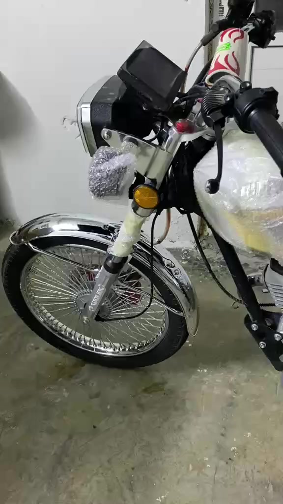 سلام عليكم دراجه للبيع سونيك موديل 25صفر بعدها ماشيه قليل شاشه ايباد سعره مناسب 650جديد ماشيه قليل رقم موبايل 
***********
