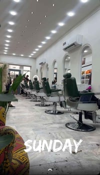 مرحبا اخوان. محتاج عامل نظافه داخل الصالون  براتب شهري ٣٠٠ الف  مع الا...