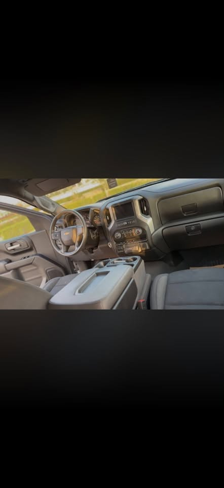 السلام عليكم ورحمة الله وبركاته
للبيع – شفروليه سلفرادو Custom موديل 2025
🩶 اللون: سمنتي�🚘 موديل 2025 – دخول جديد�📄 حرة بدون لوحات�✨ حالة ممتازة وجاهزة للتسجيل والاستخدام.
💵 السعر: 238 ورقة
📍 مكان السيارة: بغداد
📞 للاستفسار: ***********
