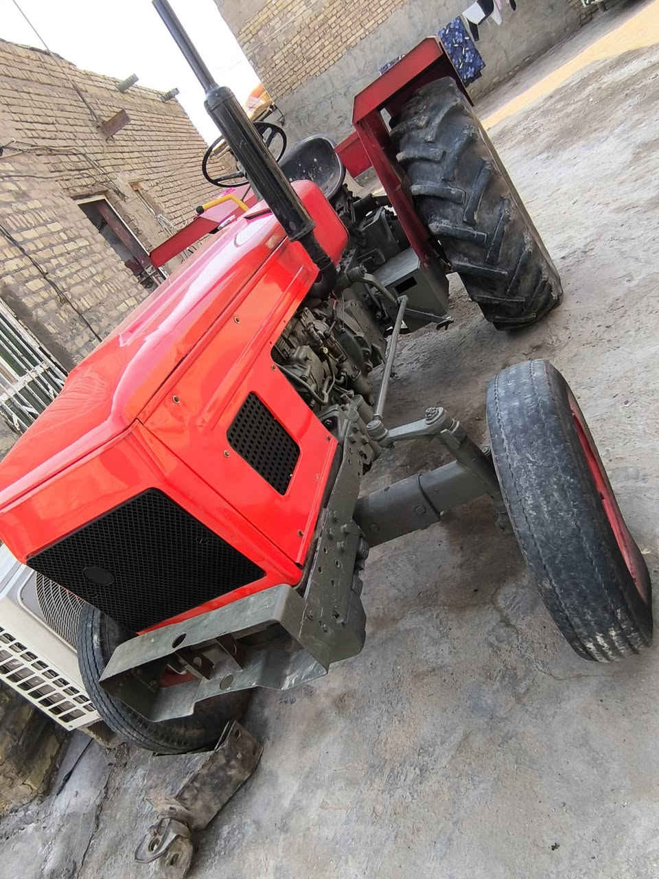 السلام عليكم دركتل عنتر موديل ٨٨بدون رقم جاهزة محرك لا تنقيص ولا تبخير كير اكسن  هيدروليك بم كلة مكفول كهربائيات شغالة سلف داينمو راديتر كلة جديد جاملغات تزكام كشر جديد مكاني ميسان الشراي يتصل مكينة مناسبة ***********/***********
