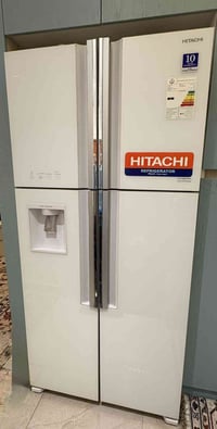 ثلاجة هيتاشي اكبر حجم اربع ابواب+ براد ماء مكاني الدورة07728158812