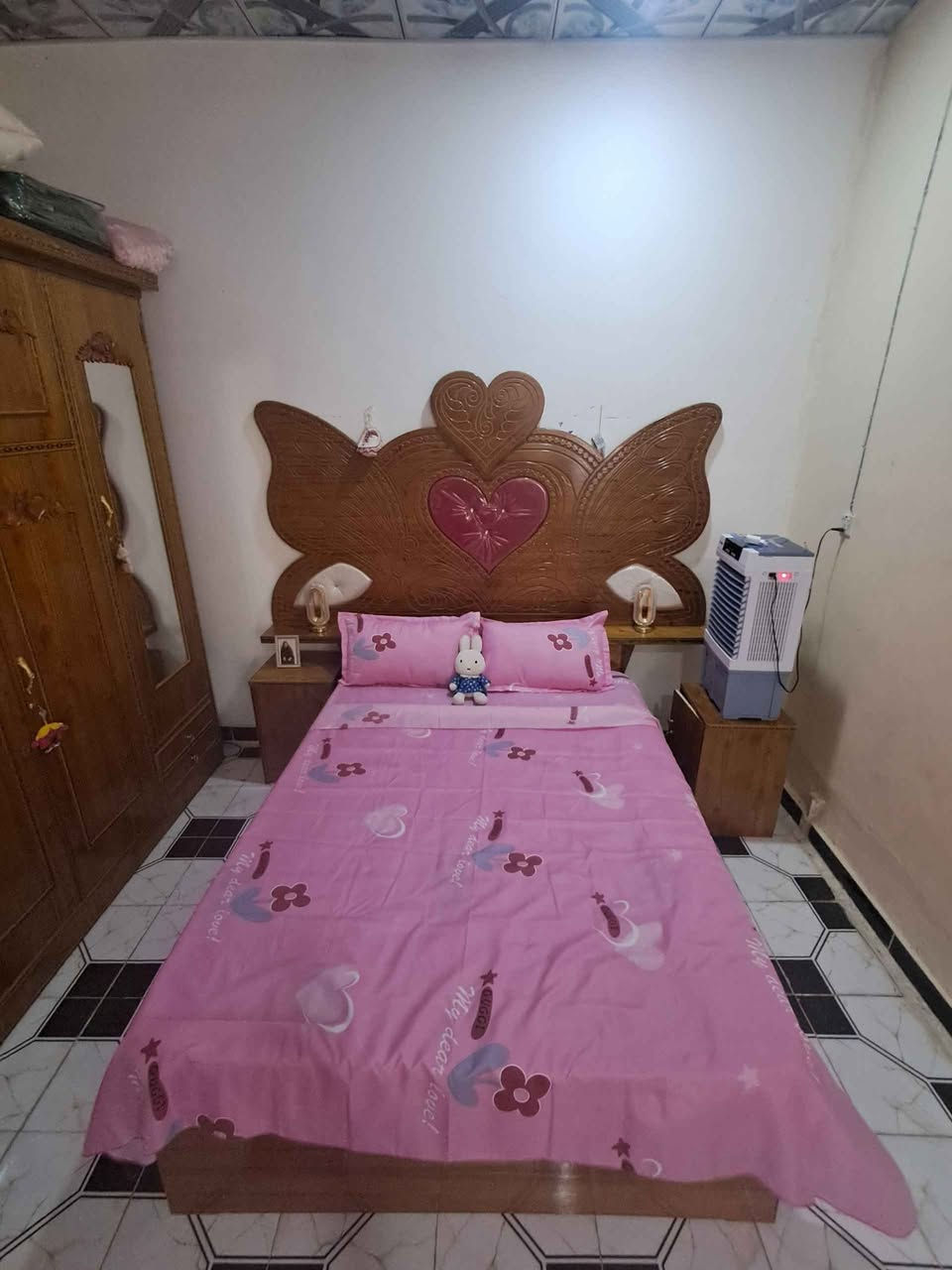 غرفة نوم جديدة 6 قطع  إستخدام ٣ أشهر فقط أخت الجديدة كنتور ٦ أبواب طابقين ... السعر 700 وبيها مجال للشراي 
واتساب *********** Singapore
