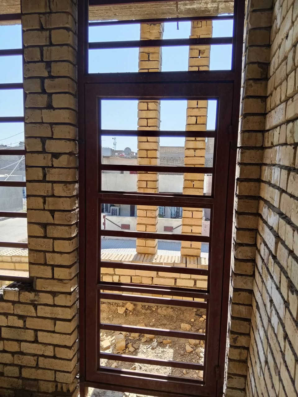 السلام عليكم 
 يقدم لكم معمل حداده الاخوين 
كافه انواع شبابيك 👨‍🔧🫆
وابواب داخليه 👨‍🔧🫆
وابواب قاصه خارجي 👨‍🔧🫆
كافه انواع فريمات 👨‍🔧🫆
كافه  انواع لدرع 👨‍🔧🫆
متوفر نقدا او قسط 👨‍🔧🫆

الاستفسار عل الارقام متوفر واتساب ***********
***********
