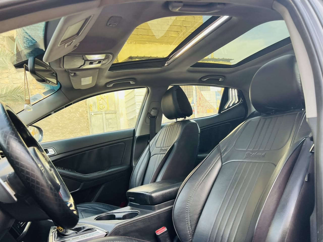 السلام عليكم
كيا اوبتما موديل 2015 امريكي 
سيارة جديده 

مواصفات sx معروفه تجي فول بصمه بنوراما قطعتين تبريد ويل كب 18 رياضي سيارة مال بيت ما مخلي بيها اي نقص زنون بلادي ابيض كهرباء كله شغاله استخدام شخصي 

سيارة ضررها فقط صبغ قطعتين باب سايق وخلفي يعني لا معجون ولا تعديل للجماليه وشبر ب بنيد كرت

ممشاها 96 الف حقيقي رقم بغداد دولي جديد مميز رقمين مكرر اخوان سيارة للبيع 120 بيها مجال 

م/ *********** / رمادي
