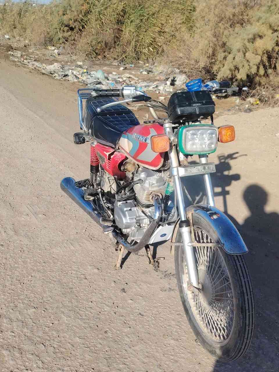 سلام عليكم دراجه البيع 22 شلامجه مفتوحه والفات بس كلك لكلك كلك بليته ورقم شاصي موجودات 450 وبيها مجال قليل كلش لايت تشبول كله كامل فقط عوزها اشاير شد مكاني دوانيه صيطرت عفج حي الانصاف دور المهجرين ***********
