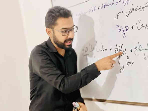 الأستاذ أحمد مهدي
مدرّس مادة اللغة العربية للصف السادس العلمي والأدبي،
يعلن عن تواجده في معهد النجاح لإعطاء الدروس بأسلوب مبسّط، شامل، وبأفضل مستوى أكاديمي.

شرح مبسّط، وخبرة عالية في تفكيك الأسئلة الوزارية، وبمتابعة دقيقة لكل طالب، يحرص الأستاذ أحمد مهدي على بناء قاعدة لغوية رصينة عند الطلبة، وضمان فهم المنهج بكل تفاصيله، من القواعد إلى الأدب والنصوص والإنشاء

معهد النجاح يفخر بانضمام نخبة من الأساتذة المتميزين، ومن ضمنهم الأستاذ أحمد مهدي، ليكون جزءًا من رحلة الارتقاء بالمستوى العلمي لطلاب السادس،

نعلمكم بأن باب التسجيل مفتوح، والدوام مستمر للراغبين بالانضمام إلى محاضرات الأستاذ أحمد مهدي المميزة.

💡 سجّل الآن واحصل على شرح وافي، متابعة دقيقة، ونتائج مضمونة بإذن الله.

للتواصل واتساب ***********
أو عبر صفحتنا في الفيس بوك
