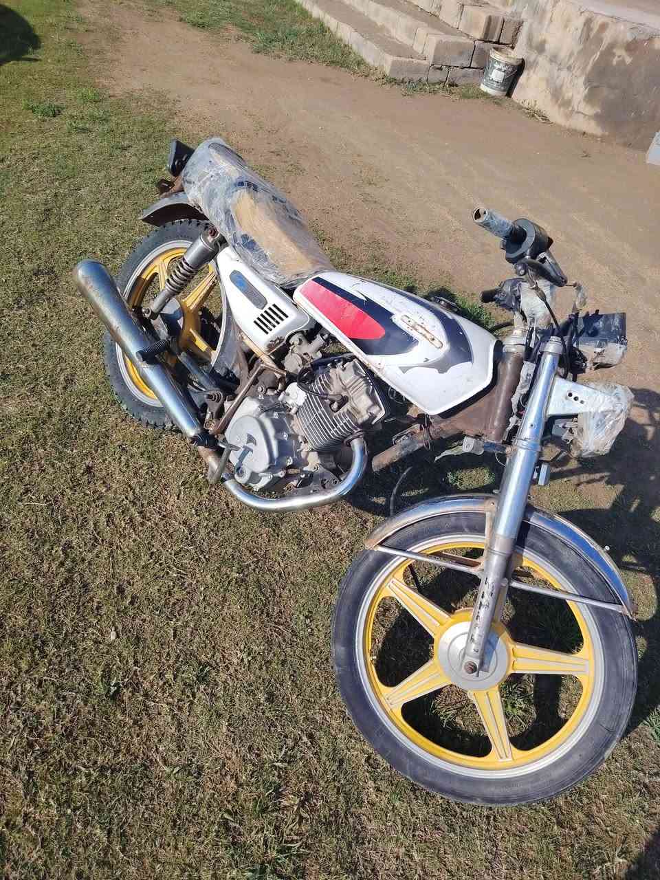 دراجه البيع موديل ٢٠١٤ أواق كامله ويترقم صاحب المنفيس بعقوبه ***********
