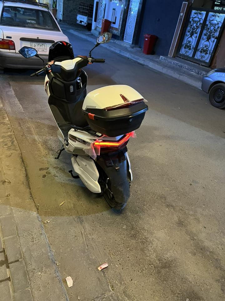 السلام عليكم دراجة شحن تي ماكس من شركة APO بطارية ليثيوم 72 فولت 30 أمبير تمشيك مسافة 85 كم ملف الدراجة 3000 يعني سرعة وقوة الدراجة فول مواصفات وجديدة جدا مكفولة من الكسر والشخط عارضة مليون و 350 قفل اقل من السوك ب400 وهذا اللون الابيض قليل موجود عنواني الشعب ***********
