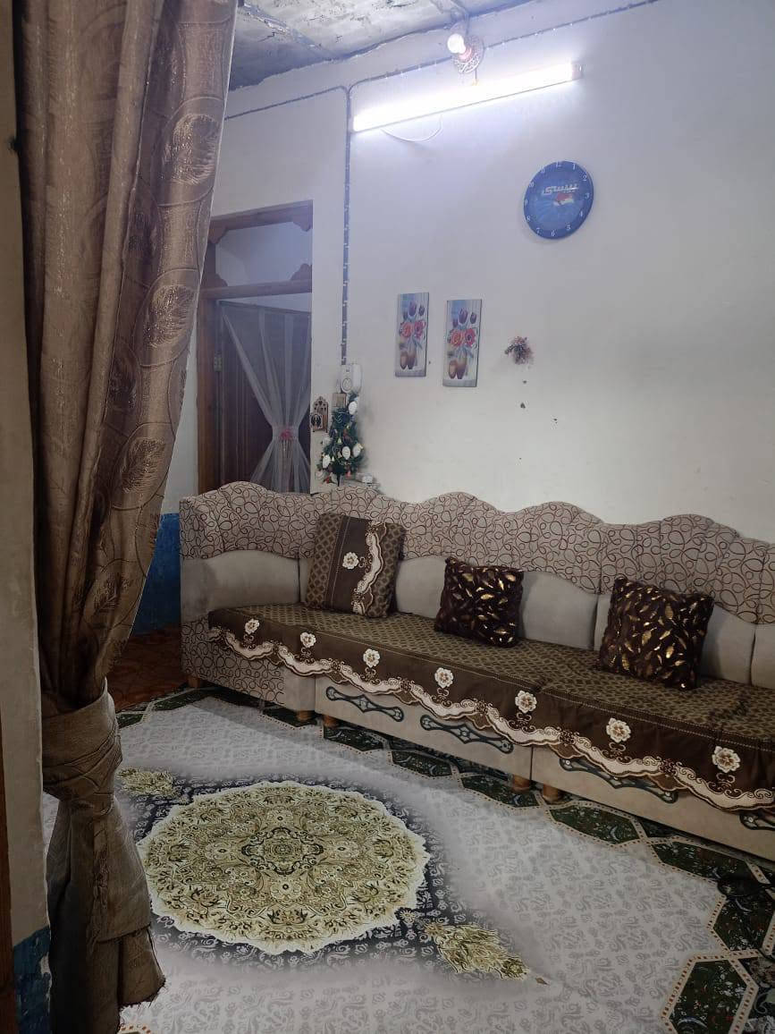 بيت 100مربع طابقين على ساحة امامه حديقه 100متر ،بناء درجه اولى
4 غرف نوم جاهز على اكمل وجه يحتوي الطابق الارضي استقبال ومطبخ حار وبارد ،غرفه، صاله، حمام داخلي، حمام وصحيات خارجي
الطابق الثاني يحتوي على 3 غرف نوم وصاله وحمام،
السطح تطبيك شتايكر ولبخ من الداخل
كهربائيات درجه اولى ماء ومجاري ايضا
مكانه بمنطقة المعسكر 56
عن شارع المجمعات 150 متر

السعر 129 مع المجال الشراي يتفضل خاص


**إذا كنت صاحب هذا الإعلان وتريد حذفه لأي سبب، رجاءا أرسل رسالة إلى الدعم الفني**