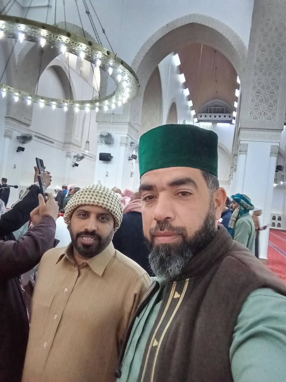 بسم الله نبدا 
تعلن شركة روضة الاسلام للحج و العمره عن انطلاق برامج العمرة المنوعة برا و جوا 

البرنامج الاول برا 
مدة الرحلة 20 ليلة 
10 ليالي في المدينة المنورة السكن في المنطقة المركزية 
10 ليالي مكة المكرمة السكن محبس الجن جهة الباصات 
تشمل الرحلة 
باصات حديثه 
هديا حقائب و احرام رجالي 
الاستراحة في مزرعة حائل 
دخول الروضة 
مرشد ديني يرافق الحملة 
كل هذا بسعر 570 دولار 
العنوان سامراء حي المعلمين قرب مدرسة الترمذي 
المتعهد علي خلف و الاخ مروان 
*********** علي خلف
*********** ملا مروان
