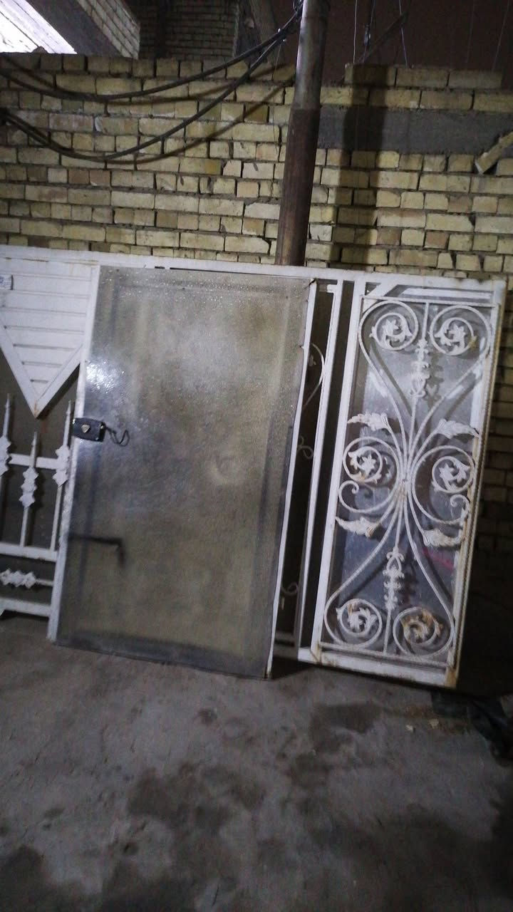 باب عرض ٣٧٤ ثلات متر واربع وسبعون سنتيم... جينكو ١ملم. ٤٢٠ اربعه متر وعشرين سنتيم... دنك مربع ثقيل عدد٤ طول ٣ متر..... سعر 350 الف عراقي ***********
