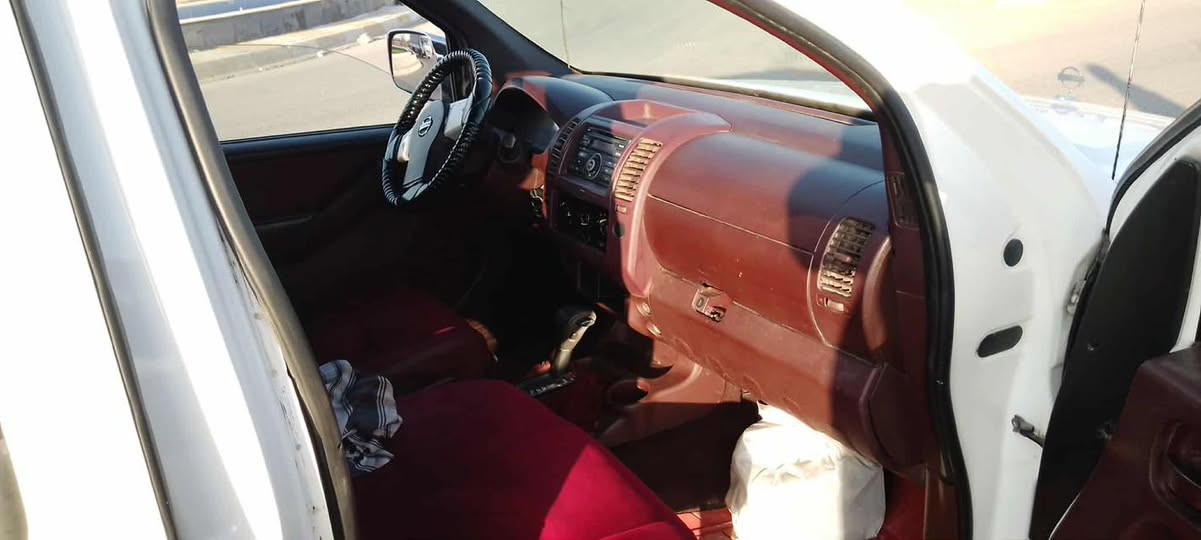 سلام عليكم نيفارا للبيع موديل 2009 رقم سليمانيه دولي سنويه 2028 محور ففتي 3000 بيهه قطعتين بنيد وجامرلق السعر 94 مكان ديالى السعديه ‭0770 501 4459‬
