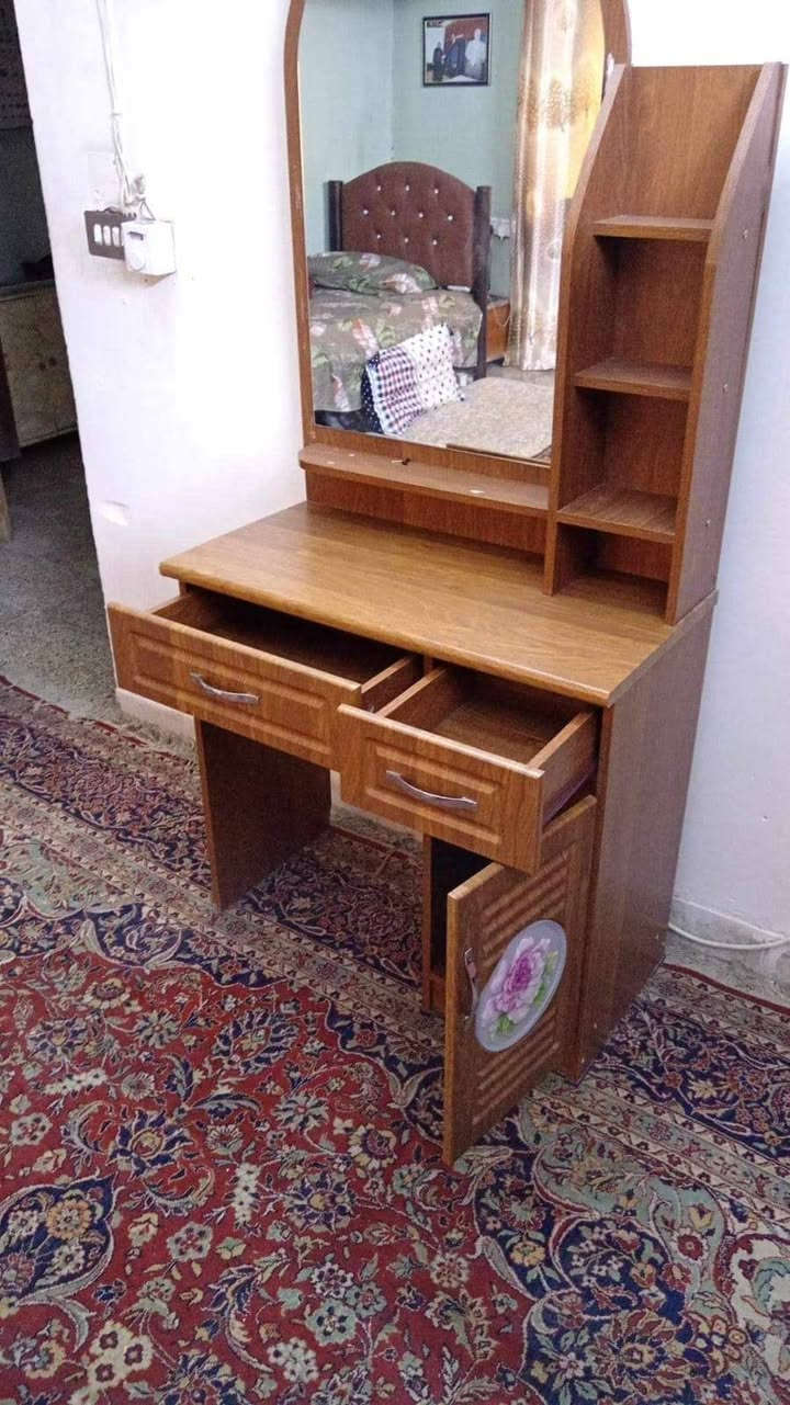 سلام عليكم عندي هاي الأغراض للبيع الزوليه قياس ٤* ٣.٥ سعرها ٧٥ والميز تواليت استعمال قليل السعر ٧٥ وغرفة النوم ٢٥٠ والسنك ٣٠ جديد للاستفسار الاتصال على الرقم ***********
