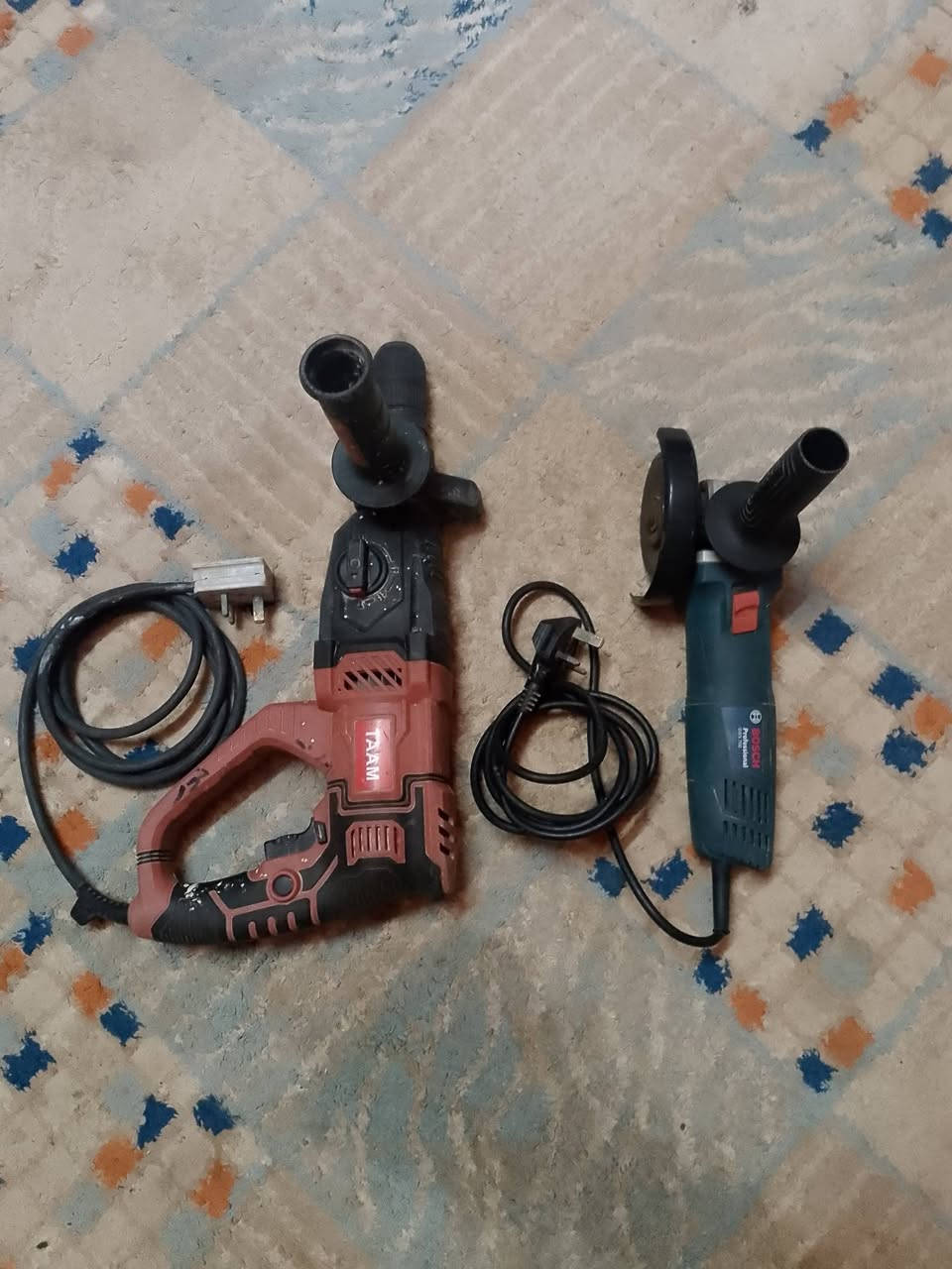 كوسره +دريل أستعمال قليل جدد
سعر ٧٥ ألف 
العنوان بصره شط العرب قرب الجسر الايطالي 
رقم الهاتف ***********

