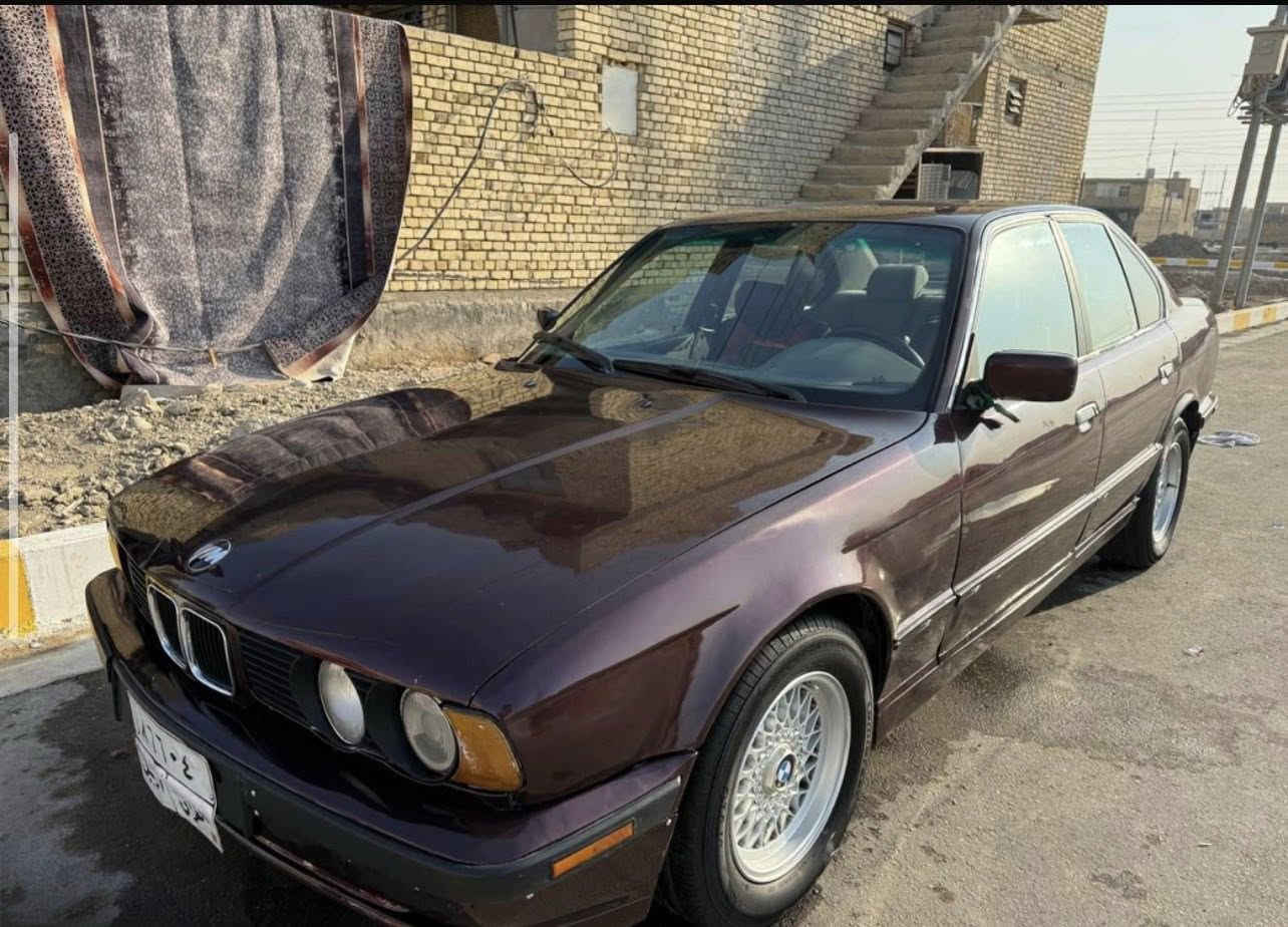 🔥 للبيع BMW 525 🔥
موديل 1992 
🚘 نظيفة ومرتبه

🔹رقم اربيل مداور ثاني يوم 
🔹لون  كرزي 
🔹 محرك v6  
🔹 گيّر أوتوماتيك أصلي
🔹 سحب ممتاز وثبات عالي بالخط
🔹 داخلية قماش  أصلية ابلادي مو دوشمه عراقيه
🔹 مكيف شغال تبريد  قطعتين قوي
🔹 (جامات، مرايات، سنتر لوك)
🔹 السيارة تمشي سفر بدون مشاكل
✅ استعمال شخصي
✅ المحرك والشاصي بحالة جيدة
🚘 ترايك وين متريد 
سياره مرتبه ومصبوغة عام ومابيها ذرة خياس
تبريد حدادية امامي وخلفي 
📍 الموقع: [ محافضه ذي قار _ الناصريه ]
📞 الاتصال: [*********** ]
السيارة تناسب اللي يعرف قيمة الـ 6V  ويحب الراحة والفخامة 👑
