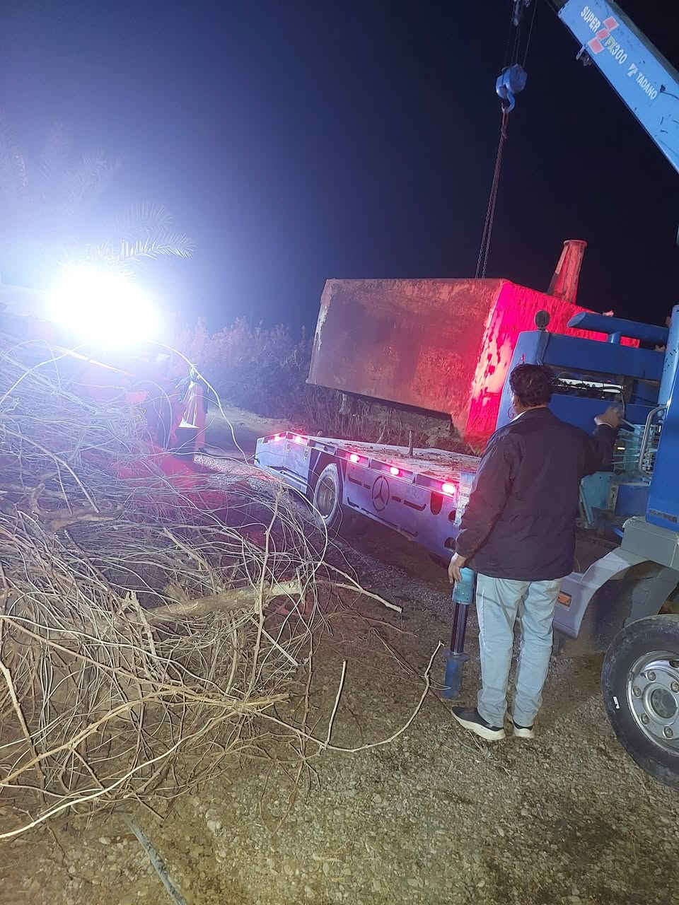 ~ بـسم الله الرحمـٰن الرحـيم~
السلام عليكم اخوان نشتري كافة الحديد والشيلمان والبيوت التفليش والخ... العنوان :- اطراف بغداد منطقة ابراهيم بن علي . 
الارقام  اثير ***********
كورك ***********
