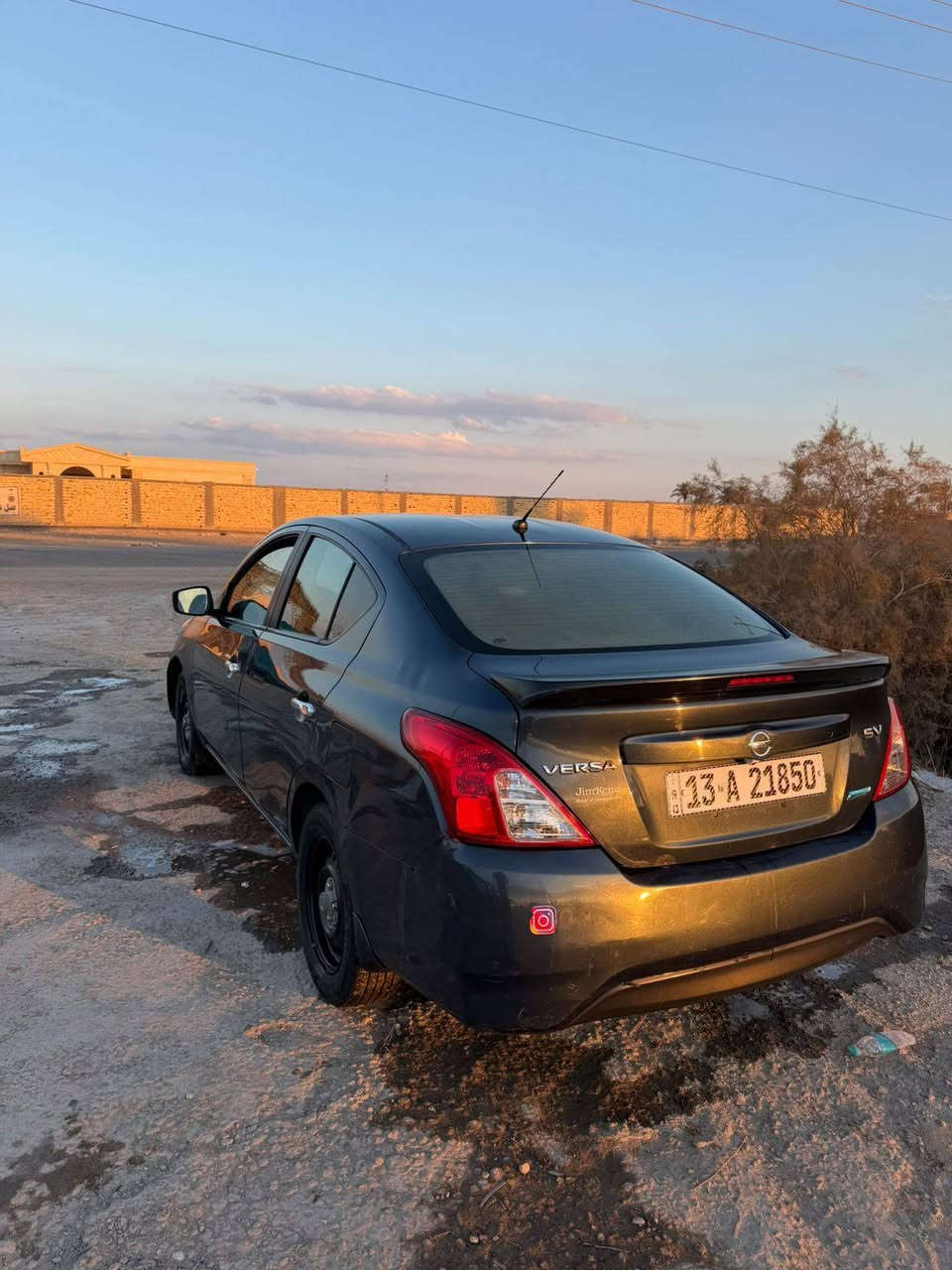 السلام عليكم .
نيسان سني فيرسا موديل 2016
لون نيلي 
رقم ميسان سنوية ل 30 
بسم صديقي 
كير .محرك .تبريد .حدادة .
تخم تاير 
بيهة جاملغ جهة السايق مبدل ..
بدووووووووون داااخل.. انضربت عندي 
السعر 96 وبيهة مجال 
مكان السيارة بصرة .كرنة 
للاستفسار ***********
