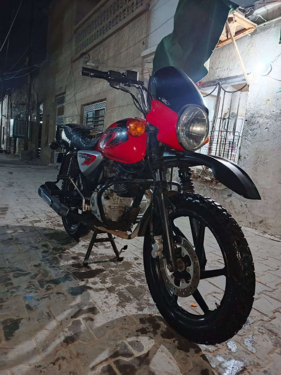 السلام عليكم دراجه بوكسر موديل ٢٠٢١دراجه نضيفه مال مامشتغله دلفري للبيع السعر ١٤٠٠مكاني بغداد الشعله دراجه نضيفه فول تواصل خاص  أو واتساب ***********
