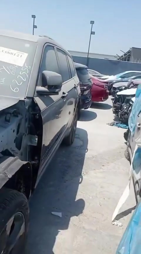 السلام عليكم ورحمة الله
جيب كراند شيروكي لمتد 7 راكب 2024 

بدون ايرباك شغاله السيارة 

غراضها وياها بالداخل 

ماشيه 11 

حالياً بالشحن من دبي للبصره 3 ايام وتوصل 

على وضعها واصل للبصرة 250$

***********
