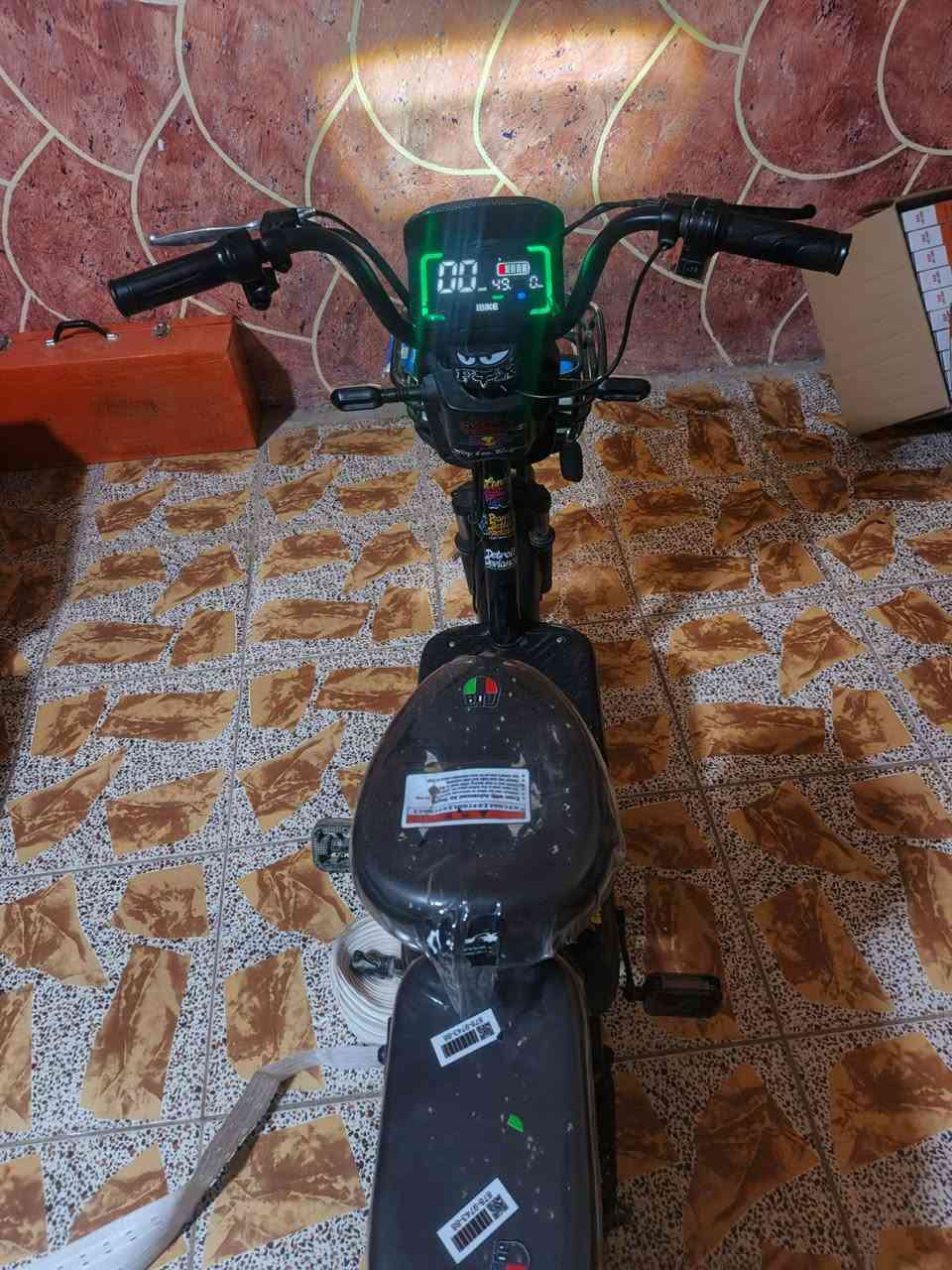 السلام عليكم ماطور شحن للبيع مديل 2025حجم 14سرعته 65  انبي ثري بي كله شقال اكلوب عالي وناصي ماطور مما متعوب للستفسار عله الرقم ***********
