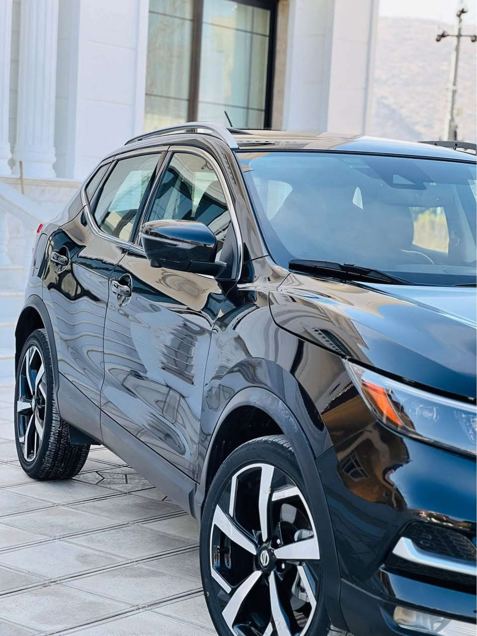 Nissan rogue sl  2022
 نيسان روج سبورت (SL) موديل : 2022
اللون : اسود
عداد المسافة : 30 الف كيلومتر
حجم المحرك : 2.0L (4.سلندر)
ملاحظة السيارة : 2 باب طرف سايق بيها صبغ 
المواصفات :  𝐒𝐋 
فـــول فـــول مـــواصفـــات 1/1
فتحة سقف سلايد
 بصمة ابـــواب 
بصمة تشـــغـــيل 
تشغيل عن بعد : 𝐑𝐄𝐌𝐎𝐓𝐄 𝐒𝐓𝐀𝐑𝐓
شـــاشـــة كبـــير لمس
كـــامـــيرا امامي
كـــامـــيرا جانبي
كـــامـــيرا خلفي
هاند بريك بصمة
اوتو هولد : 𝐀𝐔𝐓𝐎 𝐇𝐎𝐋𝐃 
اوتو ستارات : 𝐀𝐔𝐓𝐎 𝐒𝐓𝐀𝐑𝐓
اوتو ستوب : 𝐀𝐔𝐓𝐎  𝐒𝐓𝐎𝐏
رادار امامي (تحديد مسار)
رادار جانبي  (نقاط عمياء)
رادار خلفي (التحذير من الاصطدام)
حساسات امامي
حساسات جانبي 
حساسات خلفي 
نظام : 𝐄𝐂𝐎
نظام : 𝐍𝐎𝐑𝐌𝐀𝐋
نظام : 𝐒𝐏𝐎𝐑𝐓
كشنات جلد
كشنات كهربائي
كشنات هيتر
كشنات خزن
تحكمات استيرن
استيرن هيتر
تـــبريـــد لمـــس 
تـــبريـــد مـــركـــزي 
لايتات ليـــLEDـــد زينون بيلادي
بكلايتات ليـــLEDـــد بيلادي
ويــــل كــــروم 
مرقم اربيل جديد
بعد هواية مواصفات…
‏‎تفاصيل اكثر الاتصال علی ارقام التاليه 
‏ WhatsApp - Vibir‏‎‏‎‏
☎️ ***********
       *********** 
عنوان📍اربيل / سوران
‏ أربيل, العراق
