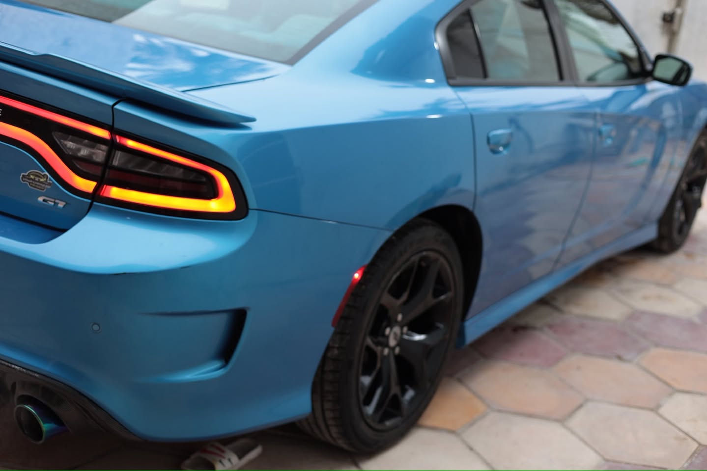 حياكم الله 
جارج  لون بحري مميز
خليجي
2019
ماشية 71 الف ميل
محرك //V6 //3600
حادثها 
طخة بالجاملغ مال الصدر
وراجع  بارد بدون قطرة صبغ
فقط الدعامية الامامية مصبوغة
وبارد بالبنيد قليل
وارباك فقط تنتة مال الصدر
السيارة نظيفة شوفة عينكم
فول مواصفات 
فتحة بنوراما
تحديد سرعة
شاشة كبيرة
تبريد  منفصل
نقطة عمياء
حساس خلفي
وهواية مواصفات بيها
رايدها 267 ورقة 
وبيها مجال بسيط 
حق الجية
#***********
