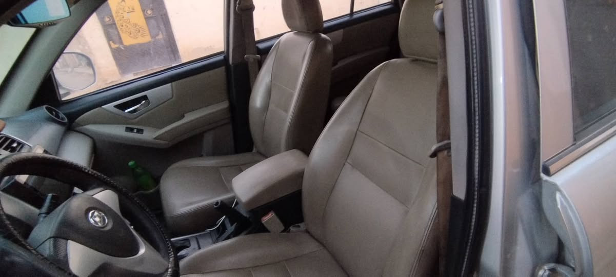 السلام عليكم سيارة ليفان x60 2016 السيارة خير من الله  تبريد ثلج حداديه مكينه كير نظيفات سيارة بأسمي رقم دولي بغداد مشروع وطني عليها سستم سماعات مال سيارة انفنتي السيارة متعوب عليها  للبيع او المراوس حسب القناعة سعرها 73 بيها مجال بسيط  مكاني بغداد نهاية حي اور رقم الهاتف *********** بغداد, العراق
