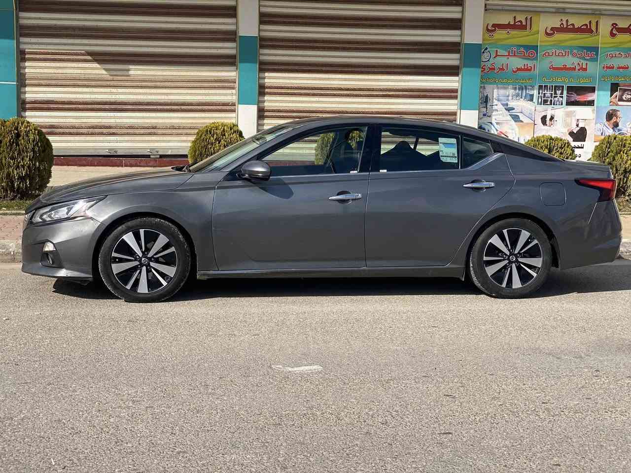 السلام عليكم
نيسان التيما للبيع 

2020 

فول مواصفات 

فتحه + بصمه + كشن جلد تدفئه بالكشن + تدفئة ستيرن 

رادار توقف ذاتي 

سايد بريك كهربائي

تبريد ثلج ❄️ 

رقم بغداد جديد تحويل ثاني يوم 

كير ومكحرك كفاله 

الضرر بنيد وجاملغ بامريكا تبديل 
وجاملغ بالعراق صبغ

مكان السياره بغداد المنصور 

السعر 120 

التواصل اتصال او واتساب 
***********
